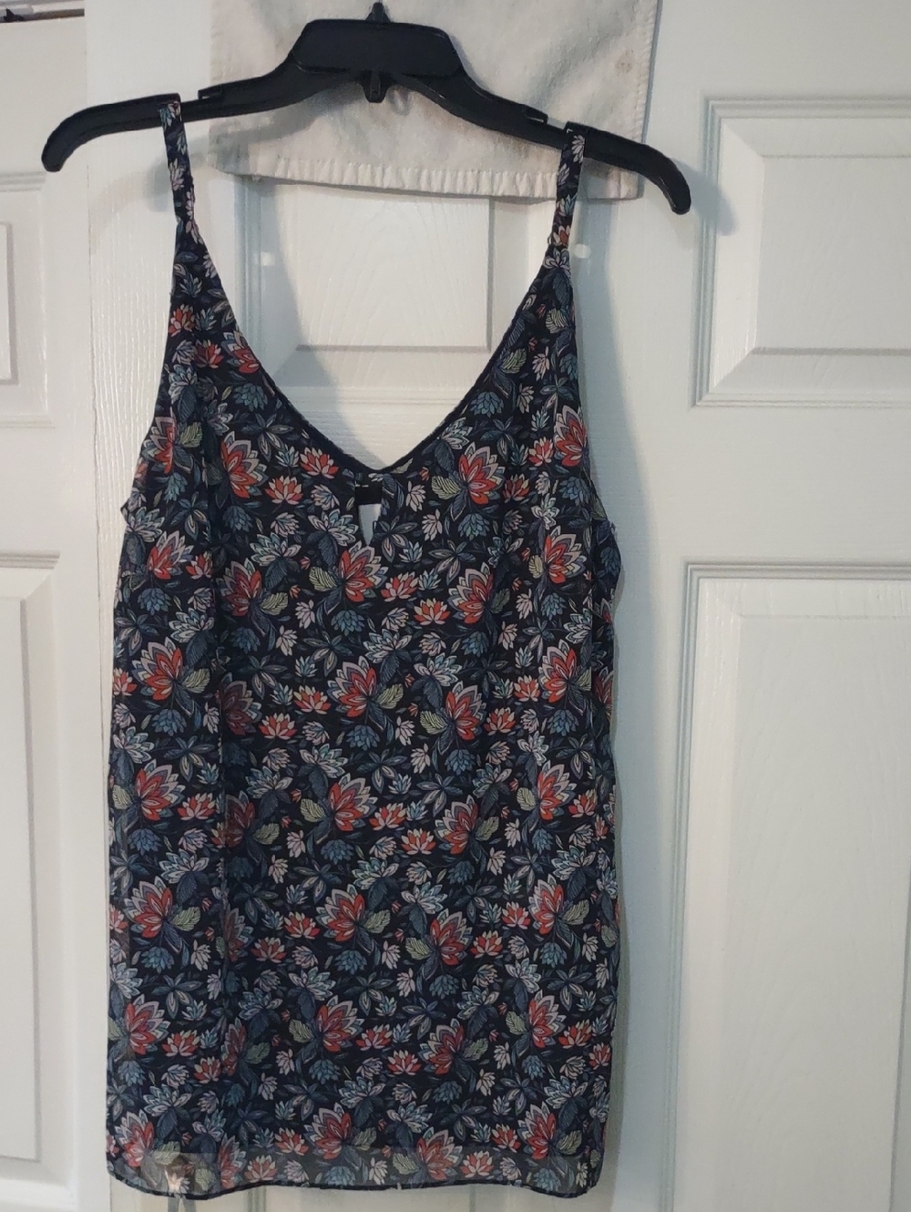 cabi Floral V-Neck Spaghetti Strap Cami Size Large Adjustable Straps Fully Lined